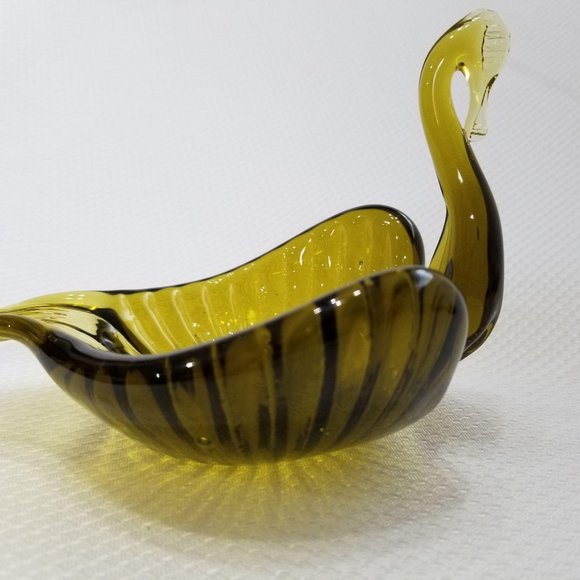 Vintage Trio of Hand Blown Olive Glass Swans nesting - Picture 5 of 8